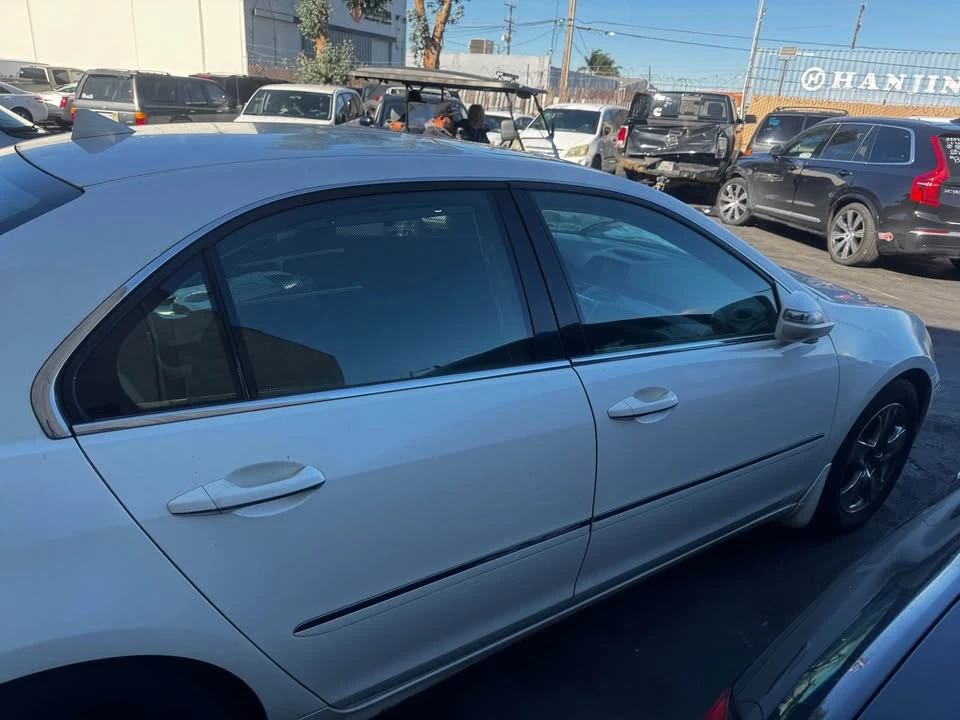 2005 Acura RL 2nd Gen - Image 7 of 11