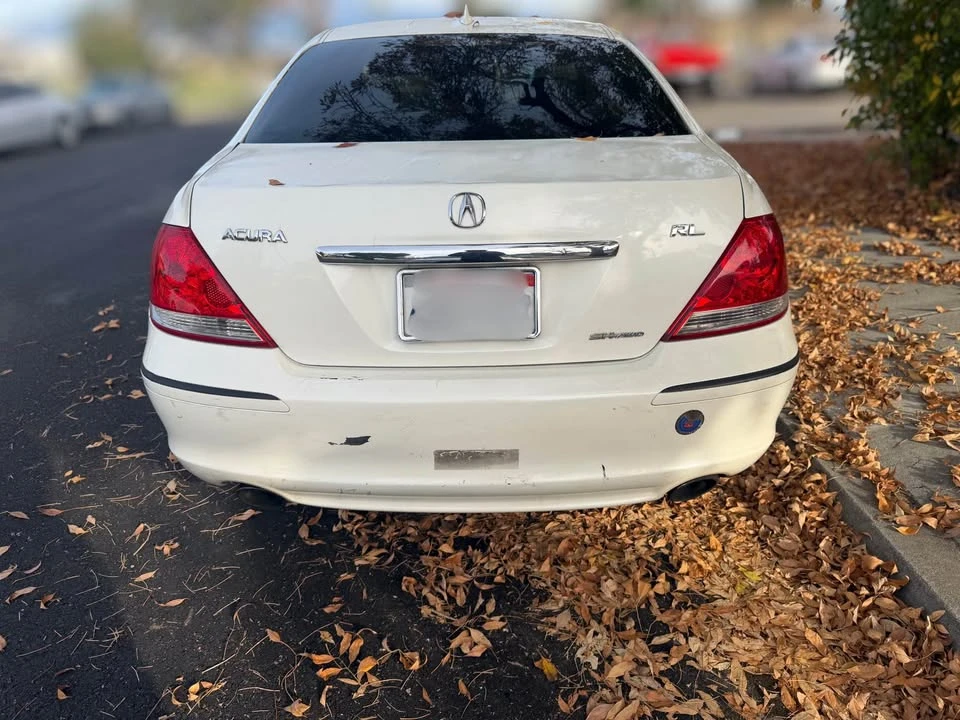 2005 Acura RL 2nd Gen - Image 2 of 5