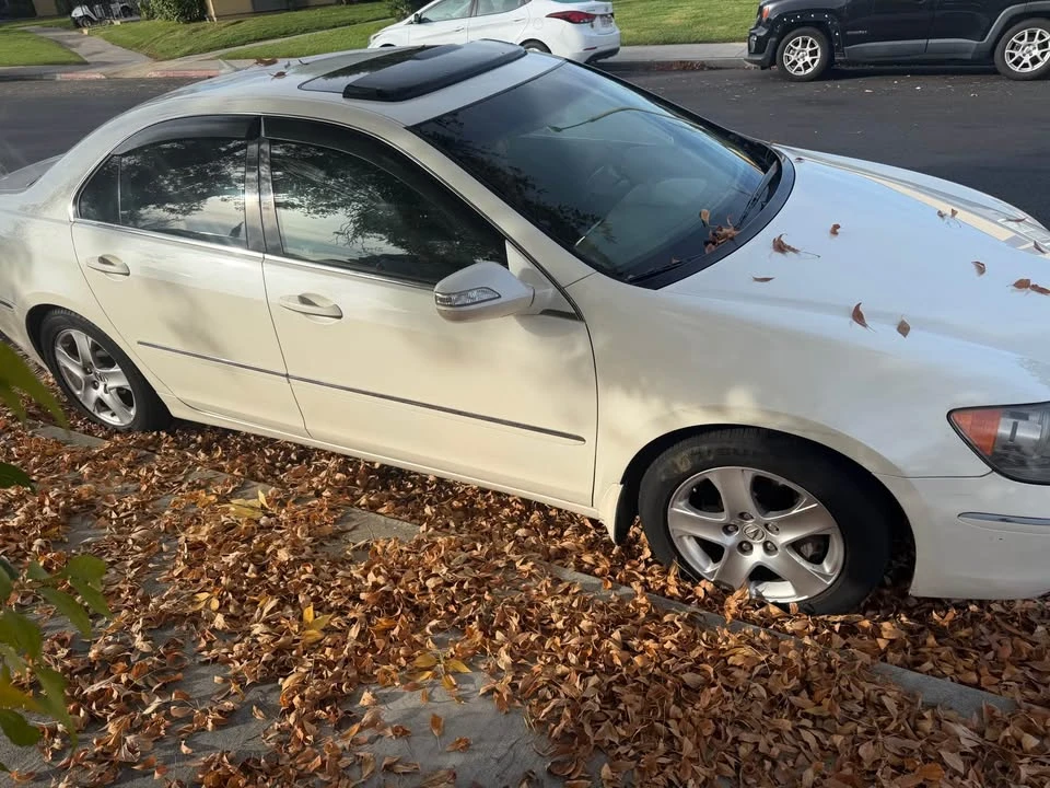 2005 Acura RL 2nd Gen - Image 5 of 5