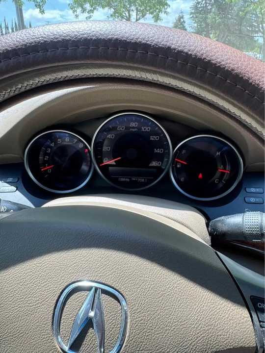 2005 Acura RL 2nd Gen - Image 7 of 12
