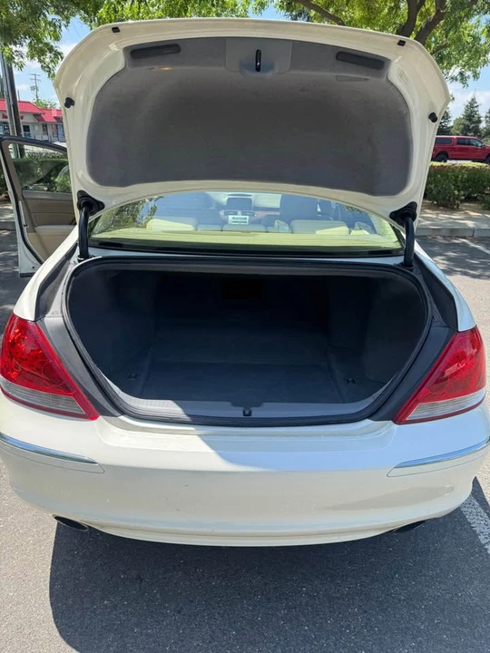 2005 Acura RL 2nd Gen - Image 6 of 12