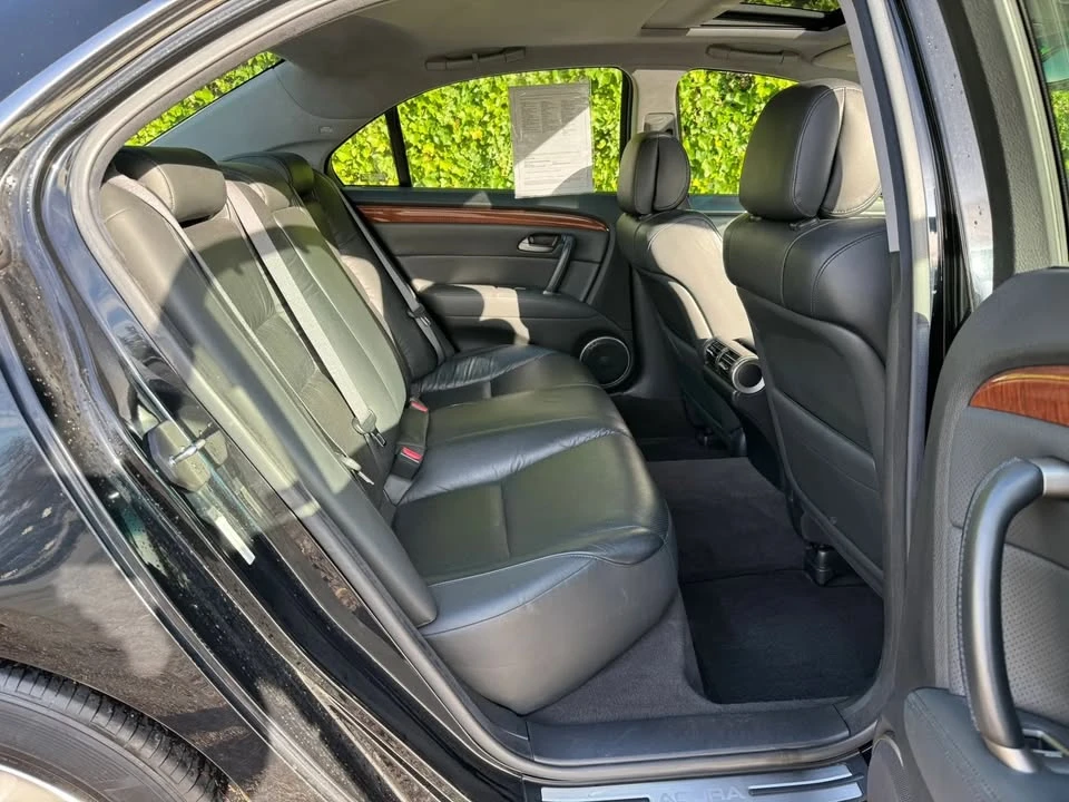 2005 Acura RL 2nd Gen - Image 17 of 20