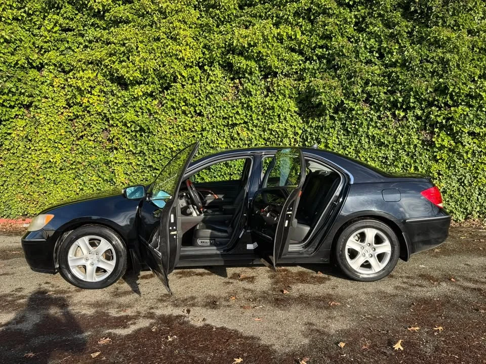 2005 Acura RL 2nd Gen - Image 8 of 20