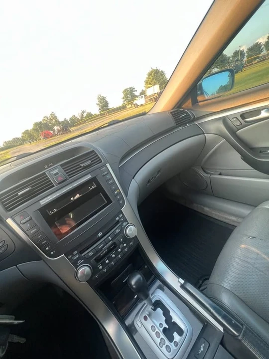 2005 Acura TL 3rd Gen - Image 9 of 12