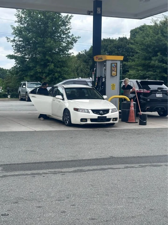 2005 Acura TSX 1st Gen - Image 2 of 19