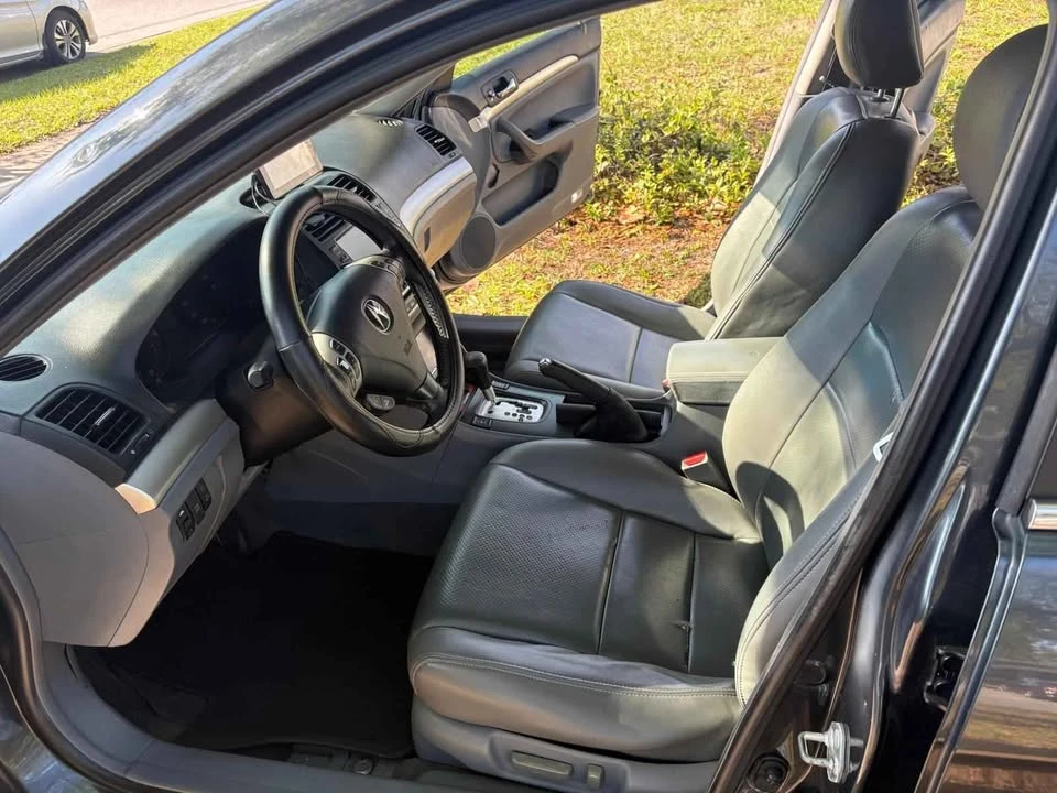 2005 Acura TSX 1st Gen - Image 10 of 15