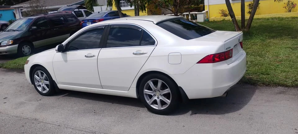 2005 Acura TSX 1st Gen - Image 2 of 10