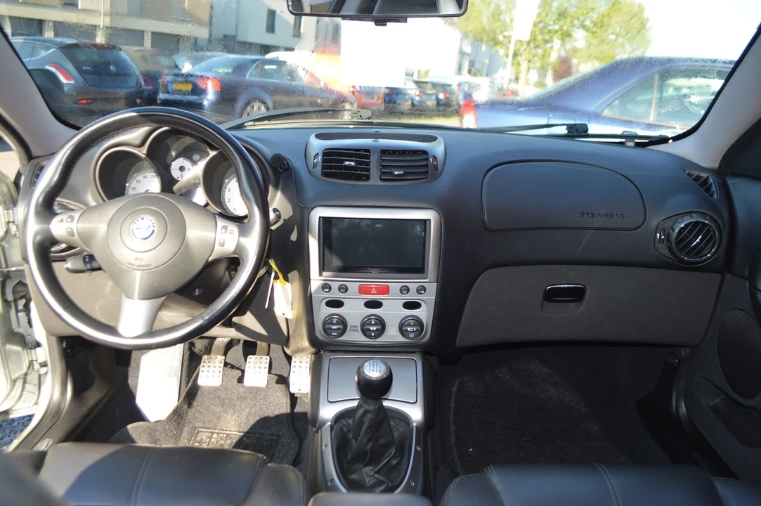 2005 Alfa Romeo GT - Image 13 of 30