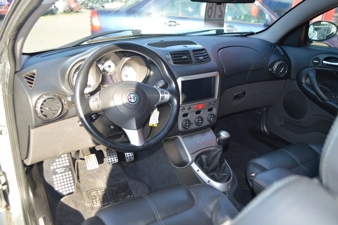 2005 Alfa Romeo GT - Image 15 of 30