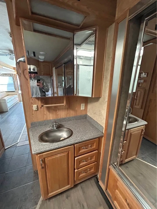 2005 Alfa Leisure RVs - Image 17 of 19
