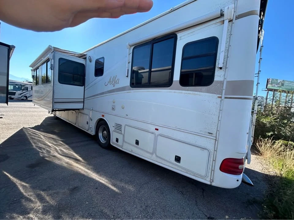 2005 Alfa Leisure RVs - Image 6 of 19