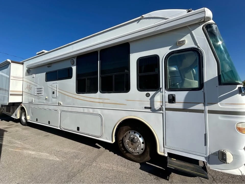 2005 Alfa Leisure RVs - Image 2 of 19