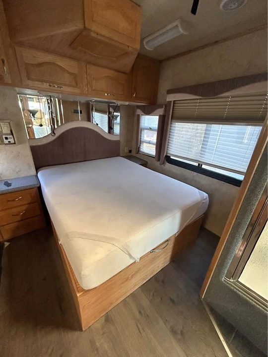 2005 Alfa Leisure RVs - Image 15 of 19