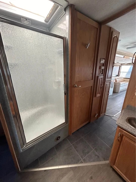 2005 Alfa Leisure RVs - Image 16 of 19