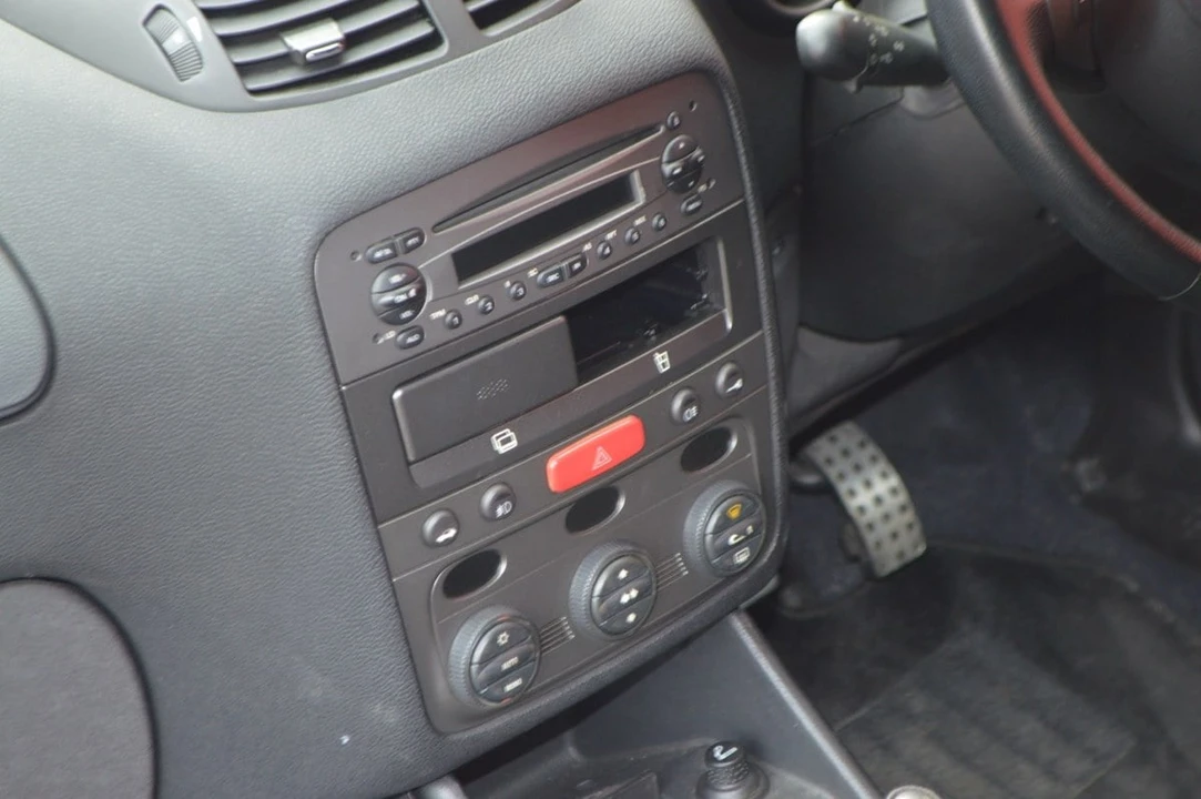 2005 Alfa Romeo 147 - Image 18 of 30
