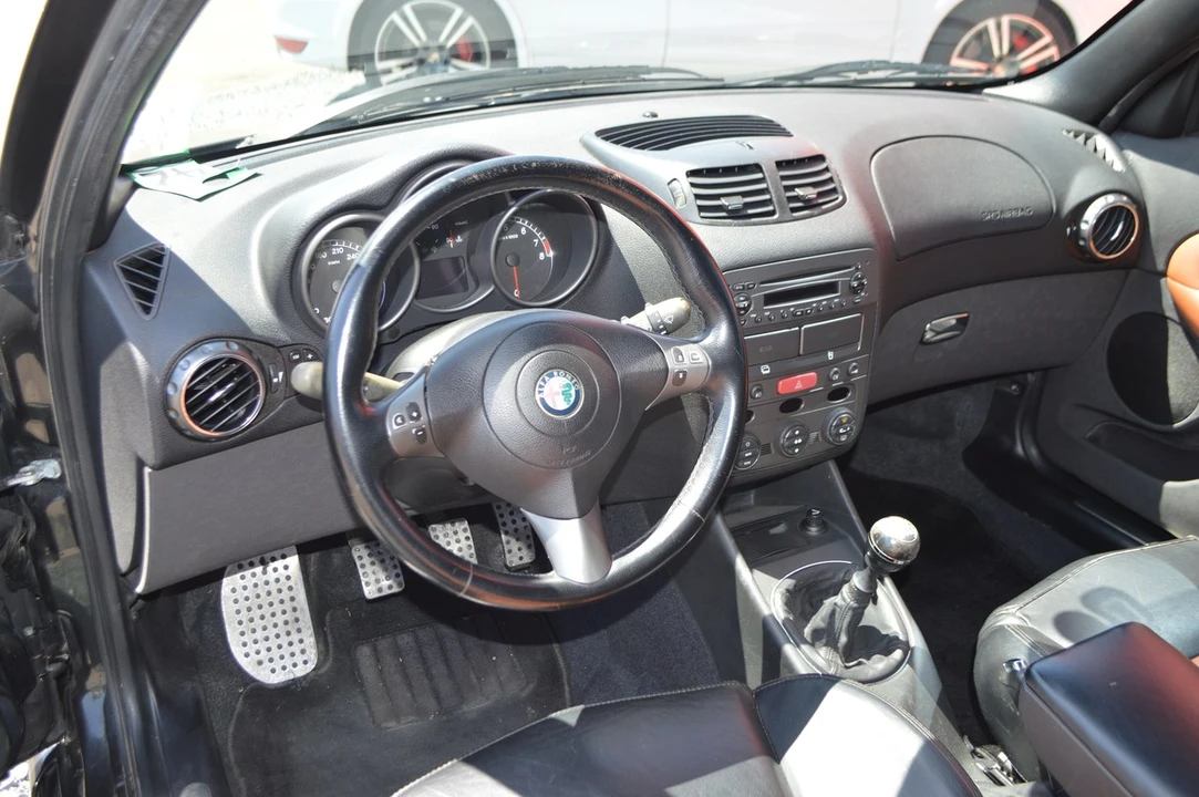 2005 Alfa Romeo 147 GTA - Image 13 of 30