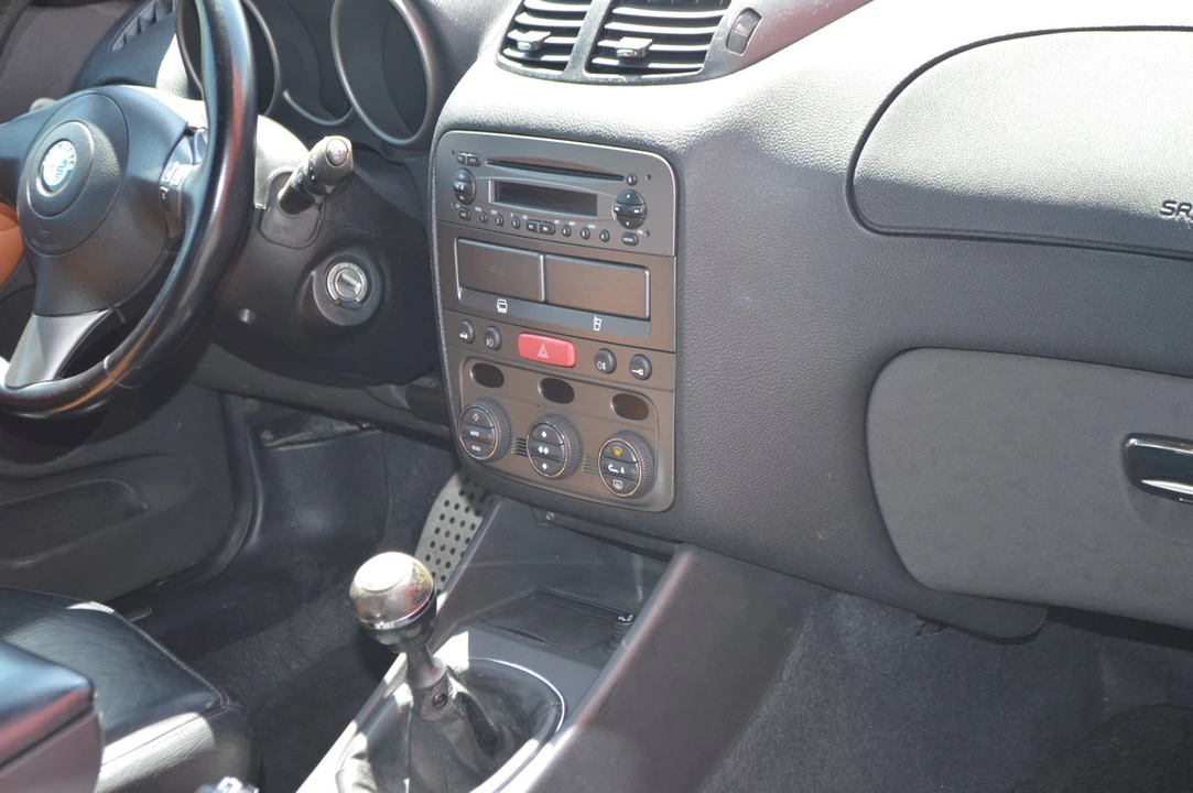 2005 Alfa Romeo 147 GTA - Image 24 of 30