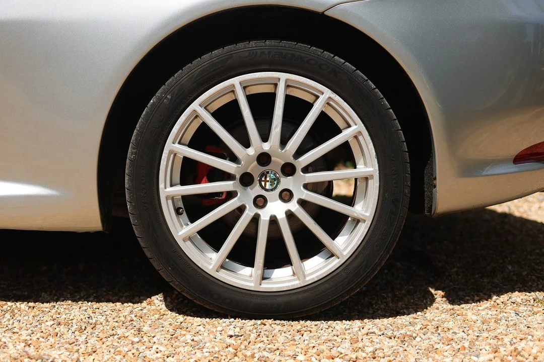 2005 Alfa Romeo GT - Image 14 of 30