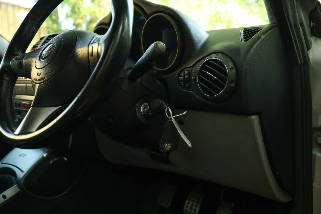 2005 Alfa Romeo GT - Image 17 of 30
