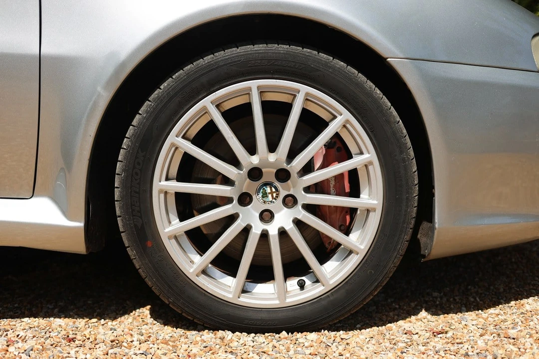 2005 Alfa Romeo GT - Image 12 of 30