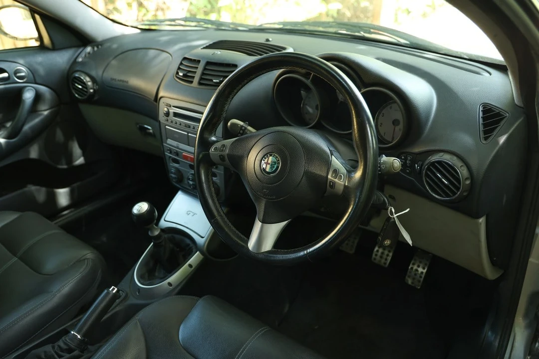 2005 Alfa Romeo GT - Image 16 of 30