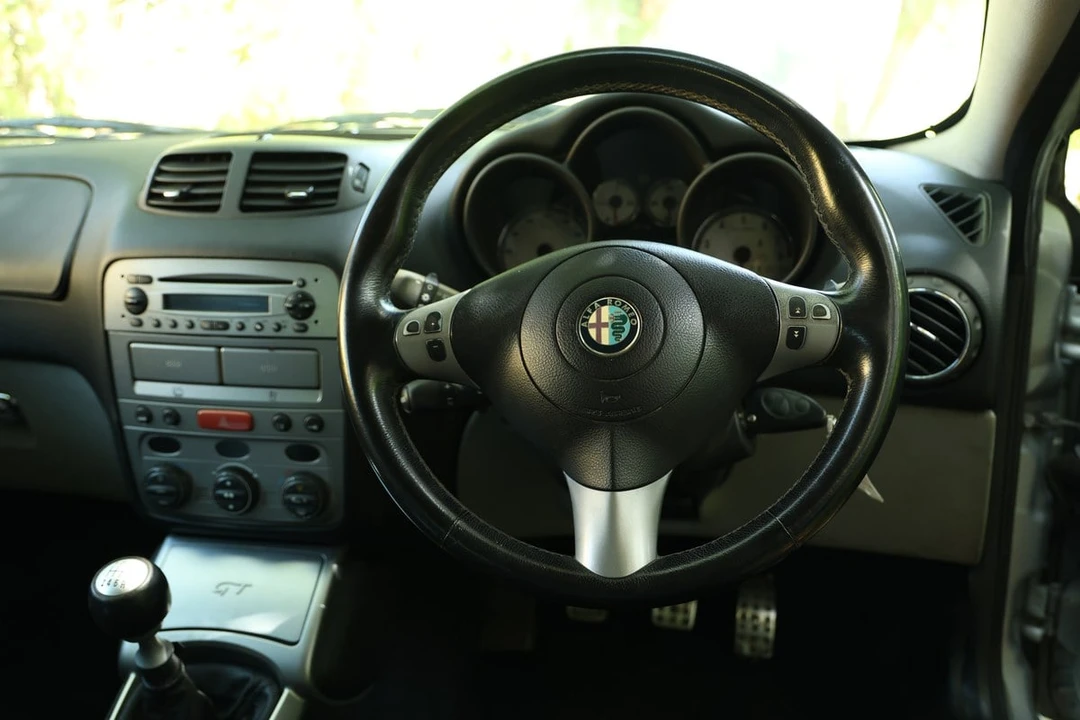 2005 Alfa Romeo GT - Image 24 of 30