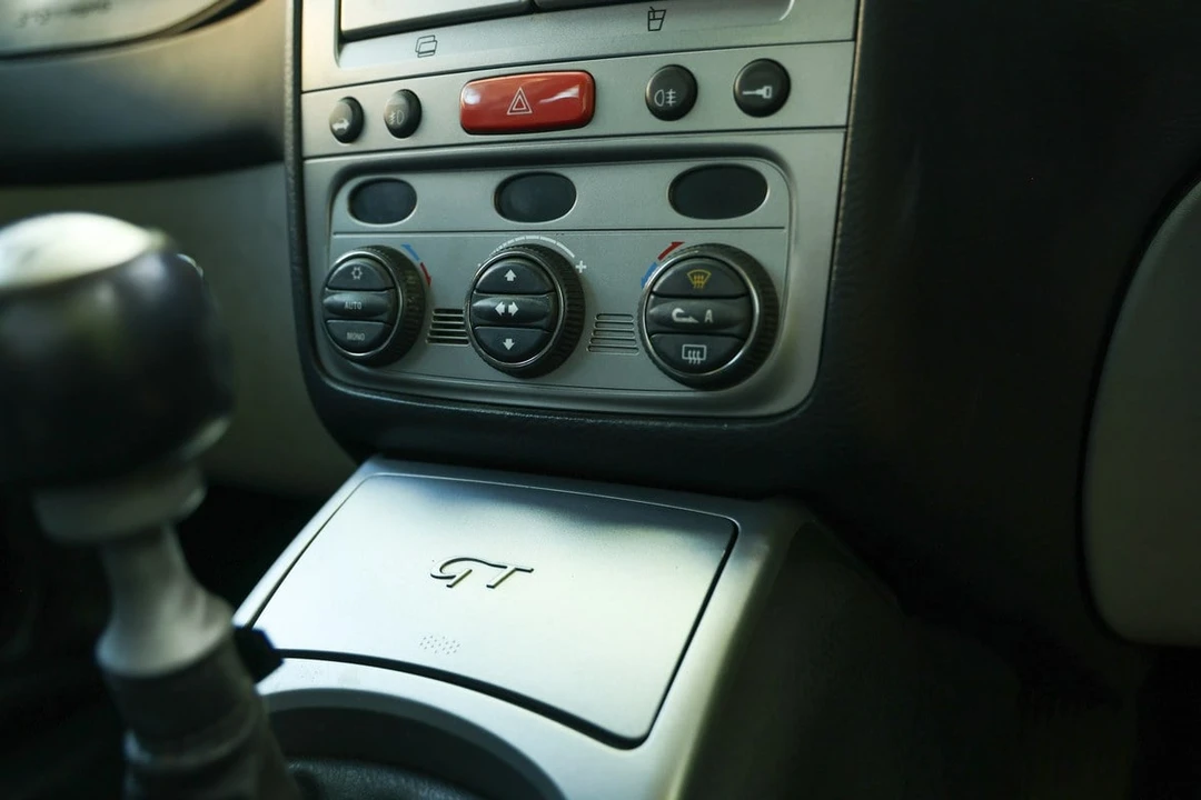 2005 Alfa Romeo GT - Image 21 of 30