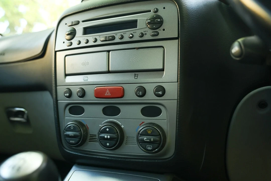 2005 Alfa Romeo GT - Image 20 of 31