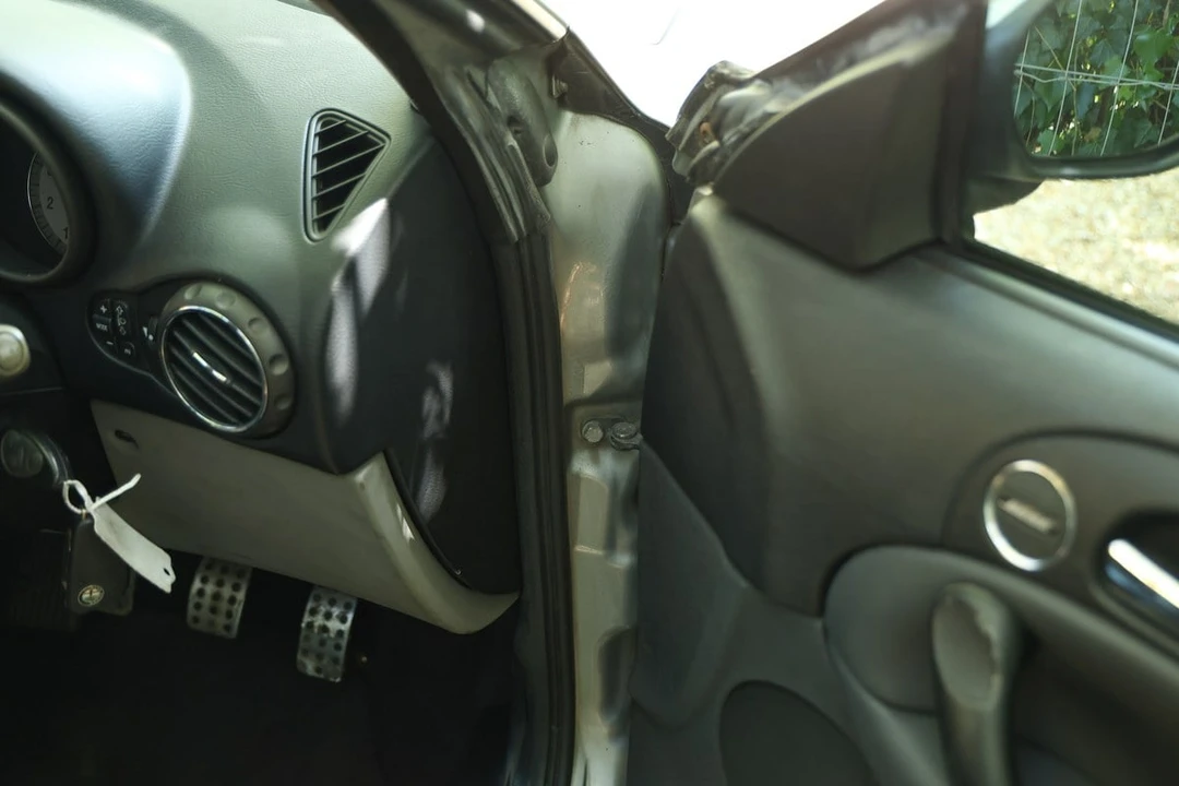 2005 Alfa Romeo GT - Image 29 of 31