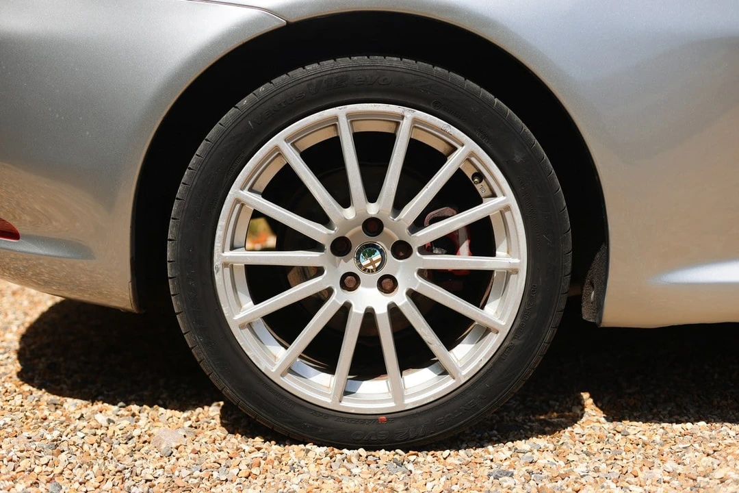 2005 Alfa Romeo GT - Image 13 of 31