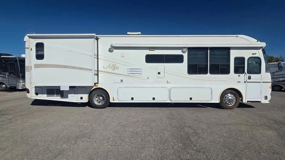 2005 Alfa Leisure RVs - Image 2 of 16