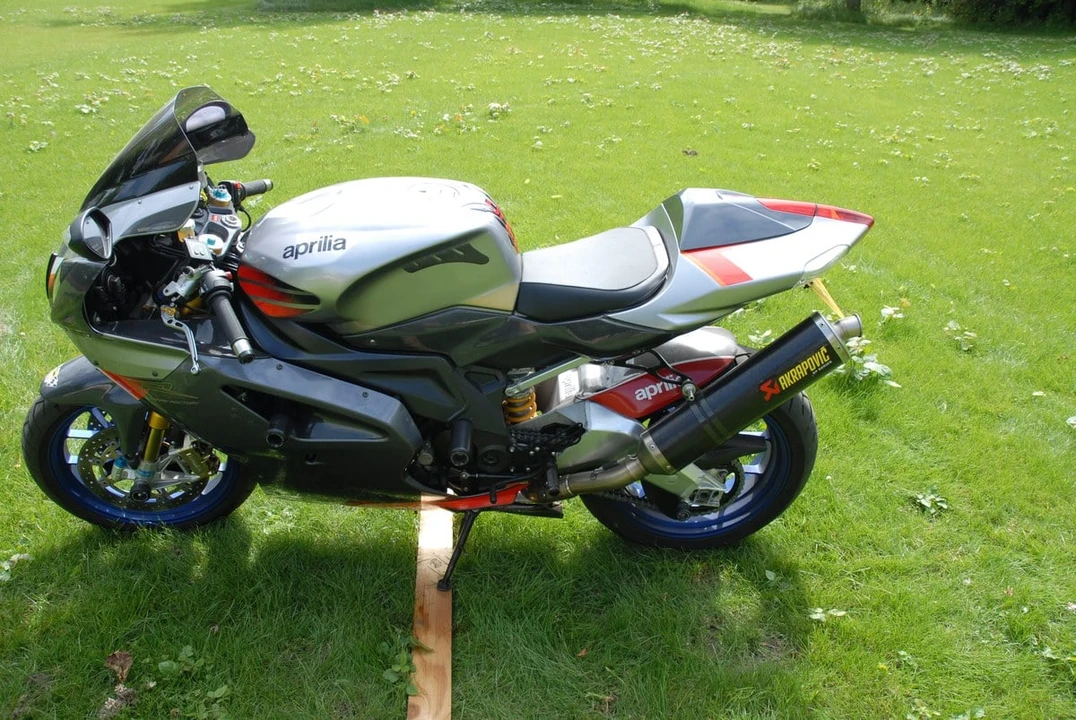 2005 Aprilia - Image 2 of 21
