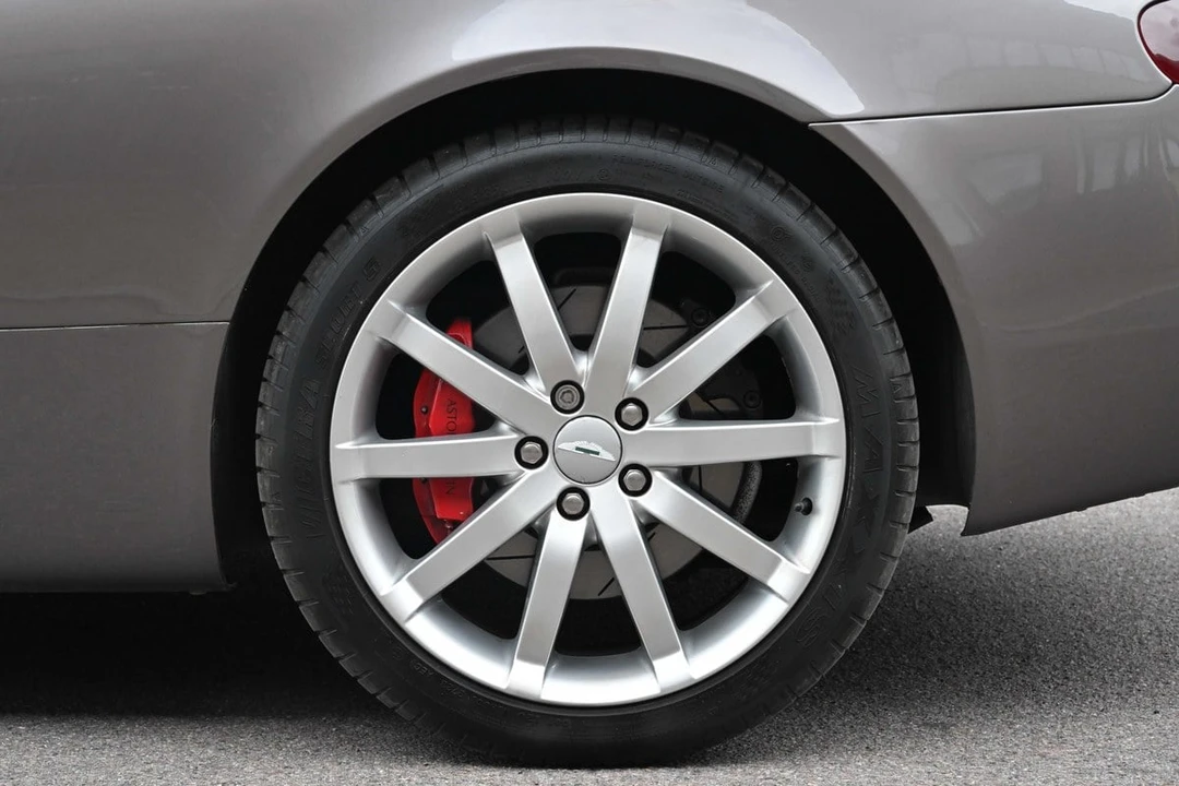2005 Aston Martin DB9 - Image 17 of 30