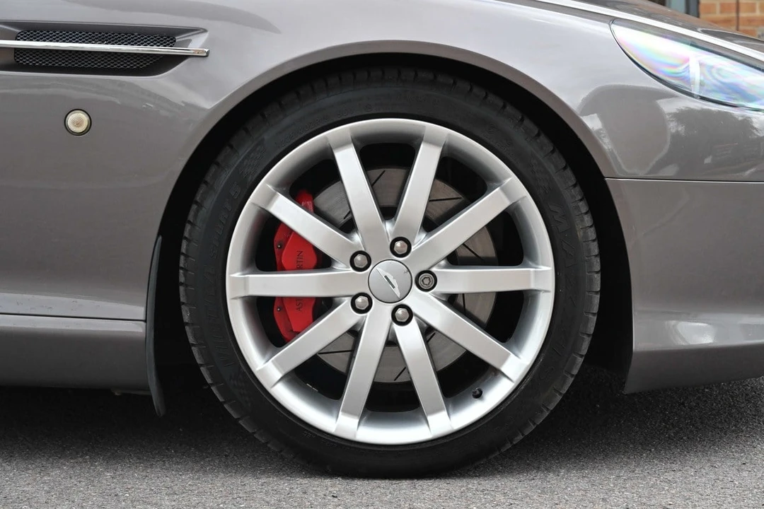 2005 Aston Martin DB9 - Image 18 of 30