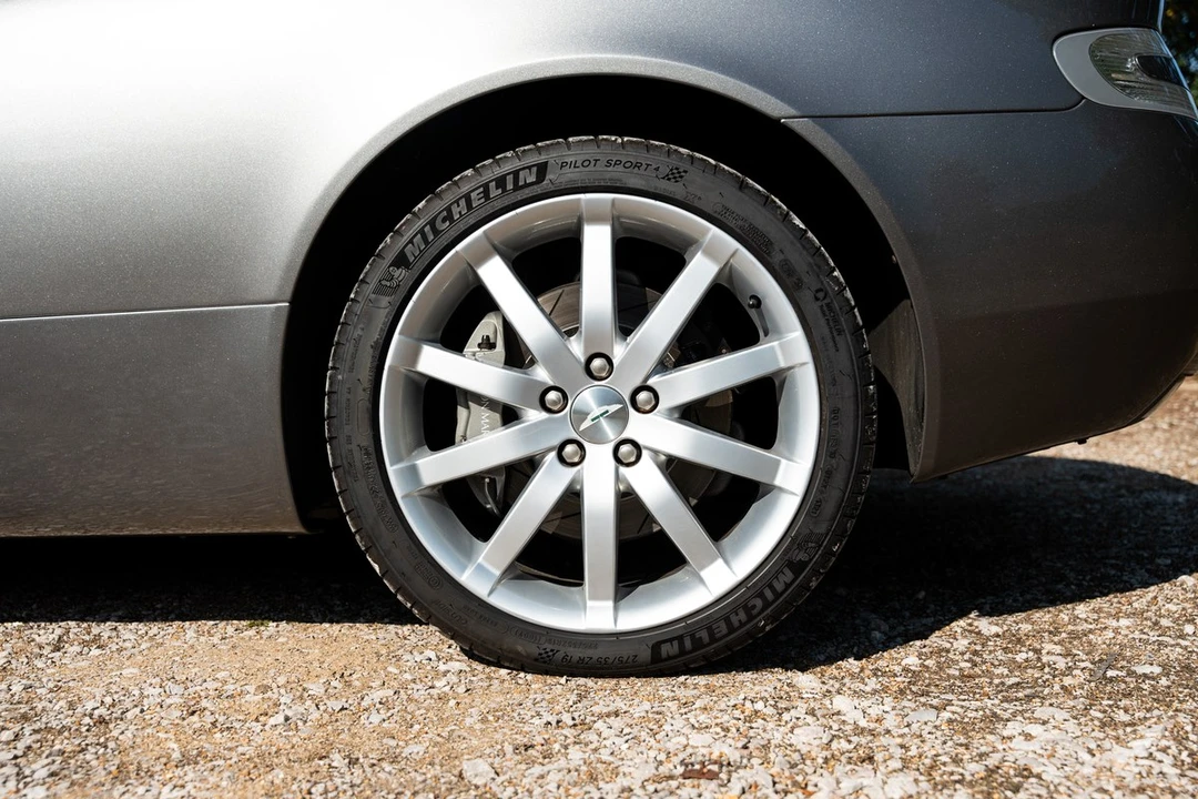 2005 Aston Martin DB9 - Image 25 of 30