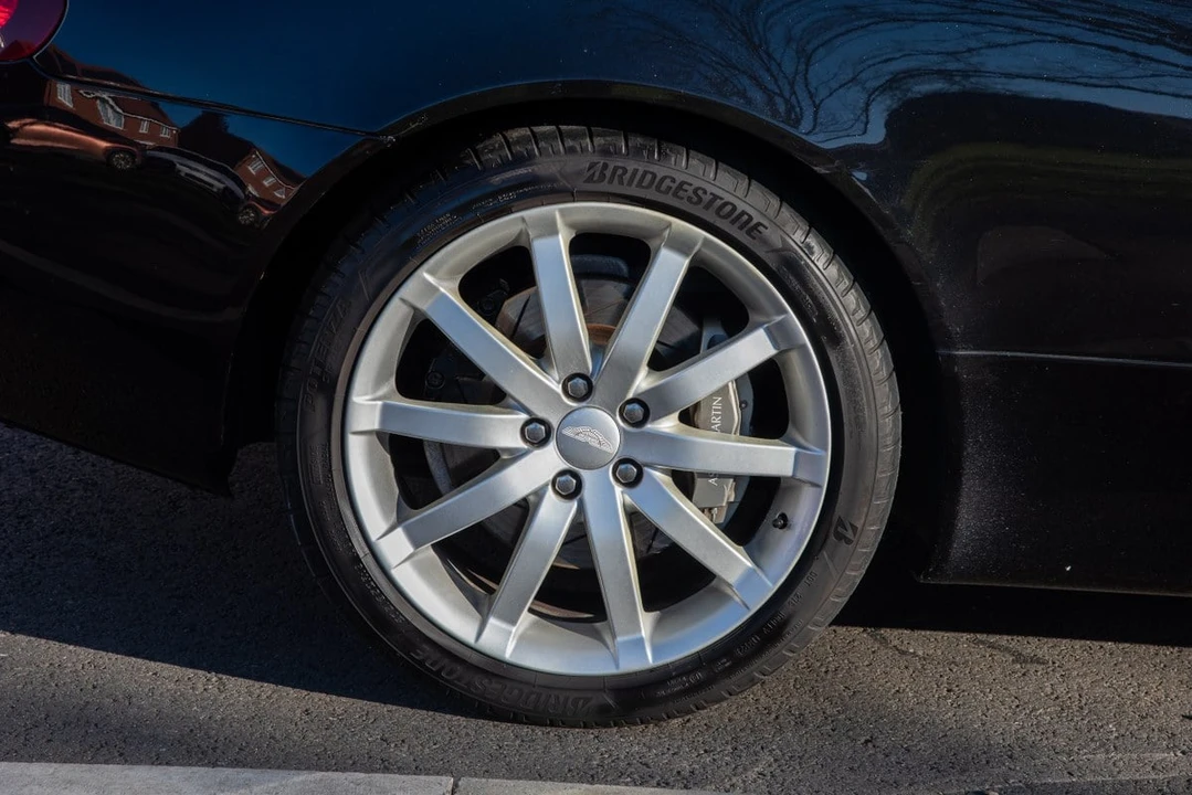 2005 Aston Martin DB9 - Image 28 of 30