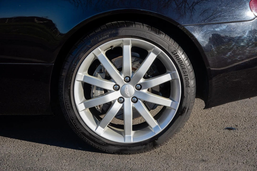 2005 Aston Martin DB9 - Image 29 of 30