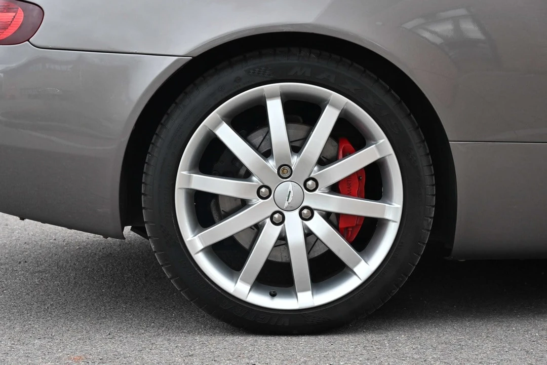 2005 Aston Martin DB9 - Image 16 of 30