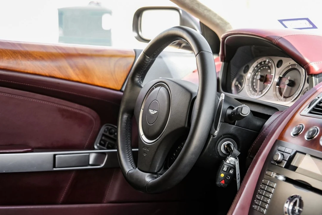 2005 Aston Martin DB9 - Image 15 of 31