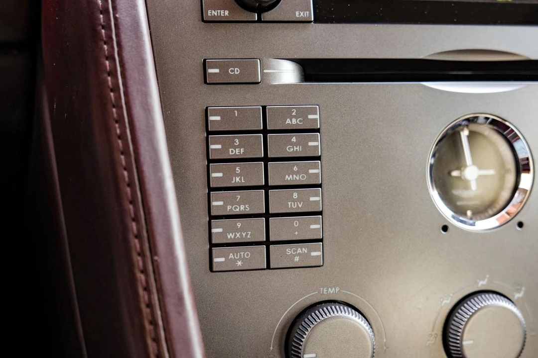 2005 Aston Martin DB9 - Image 29 of 31