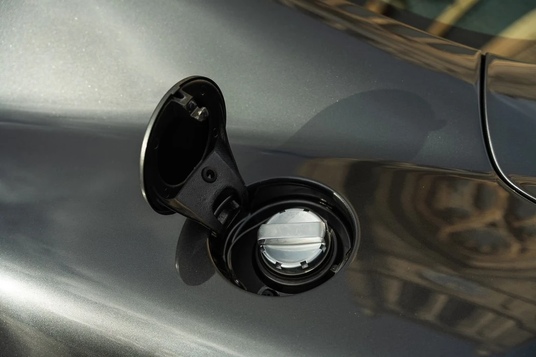 2005 Aston Martin DB9 - Image 13 of 30