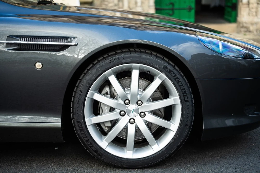 2005 Aston Martin DB9 - Image 17 of 30