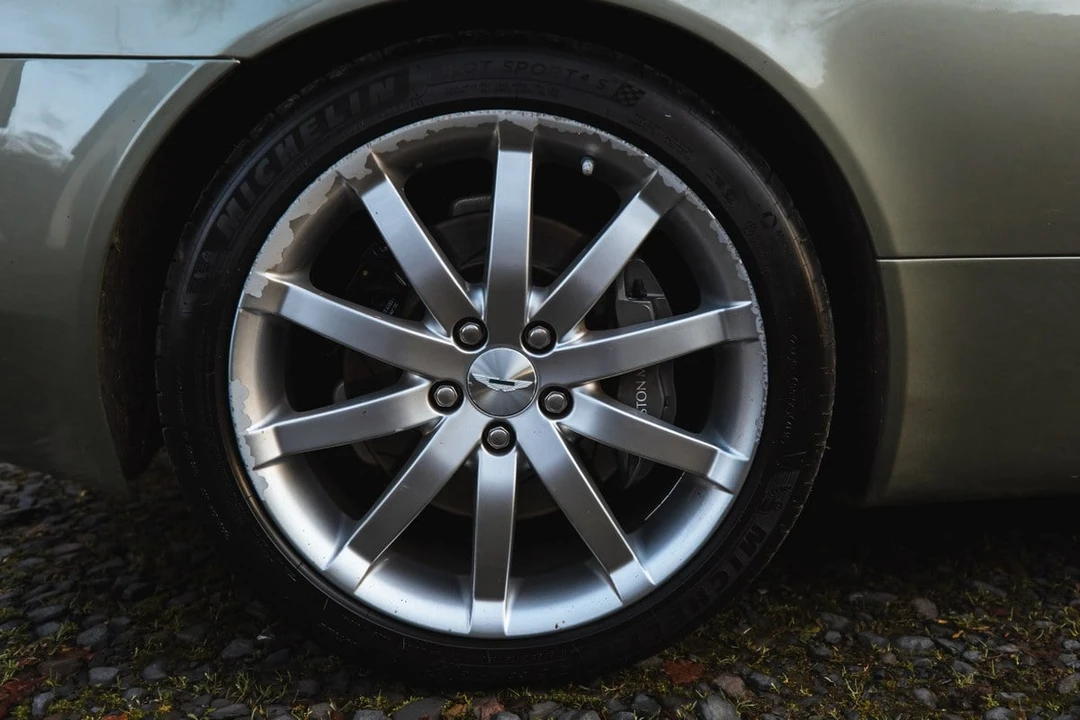2005 Aston Martin DB9 - Image 12 of 30