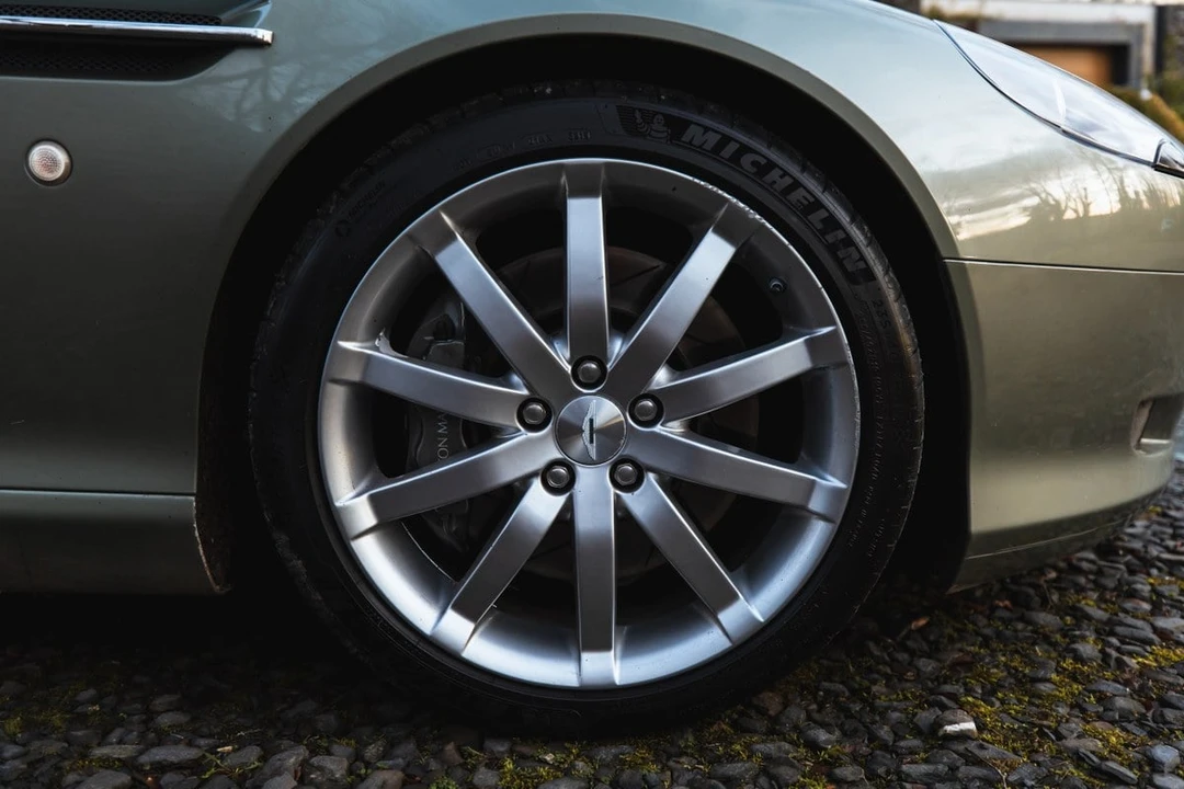 2005 Aston Martin DB9 - Image 13 of 30