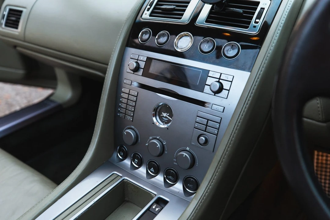 2005 Aston Martin DB9 - Image 25 of 30