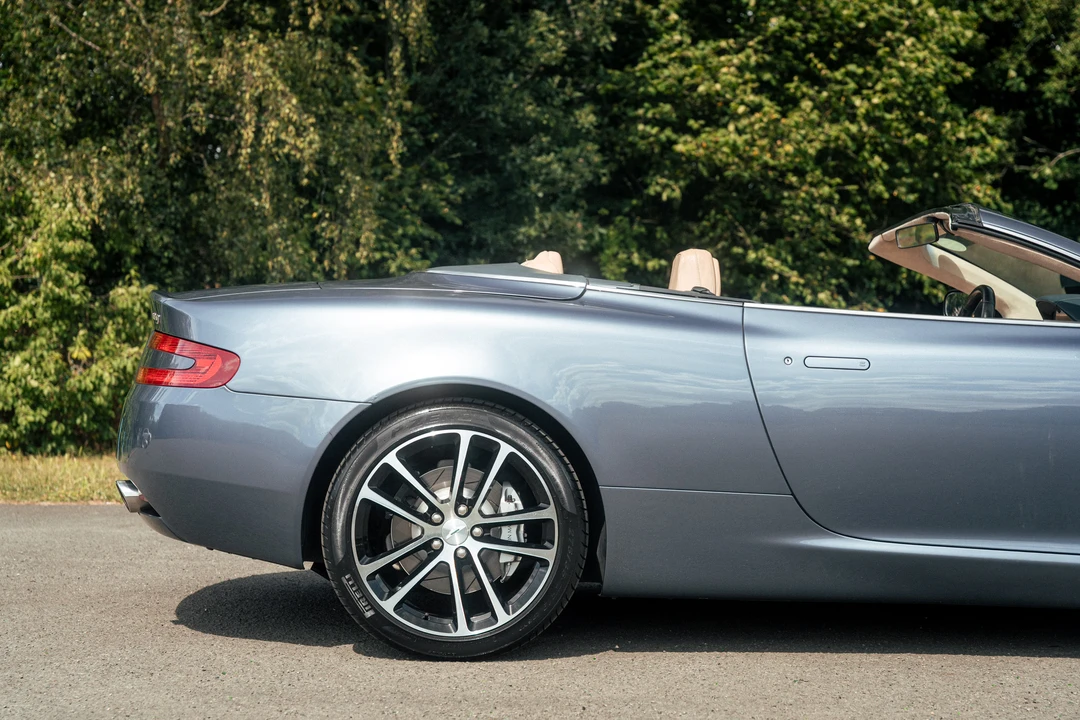 2005 Aston Martin DB9 - Image 29 of 31