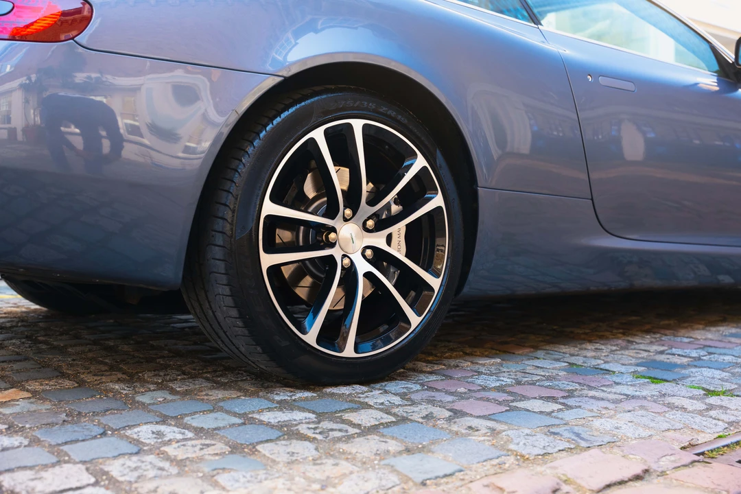 2005 Aston Martin DB9 - Image 29 of 31