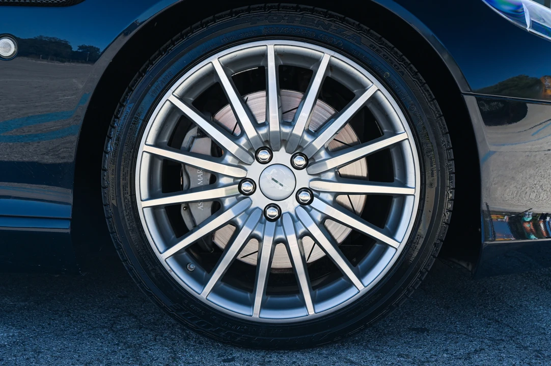 2005 Aston Martin DB9 - Image 29 of 31