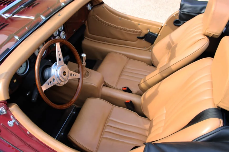 2005 Aston Martin - Image 8 of 9