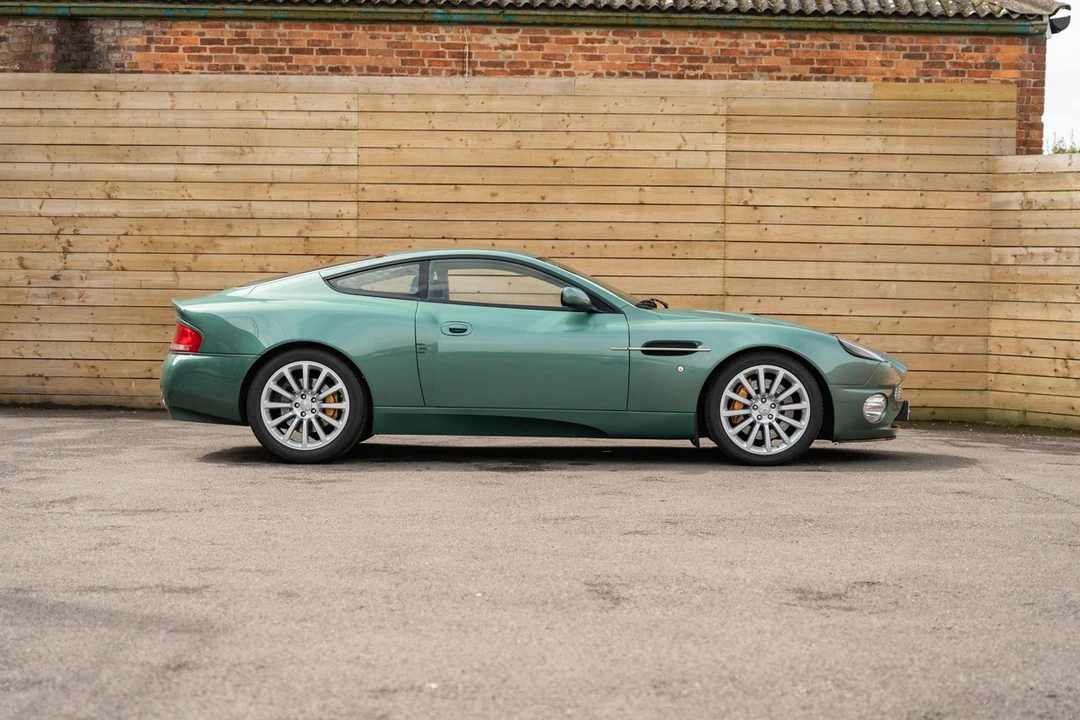2005 Aston Martin Vanquish 1st Gen - Image 17 of 30